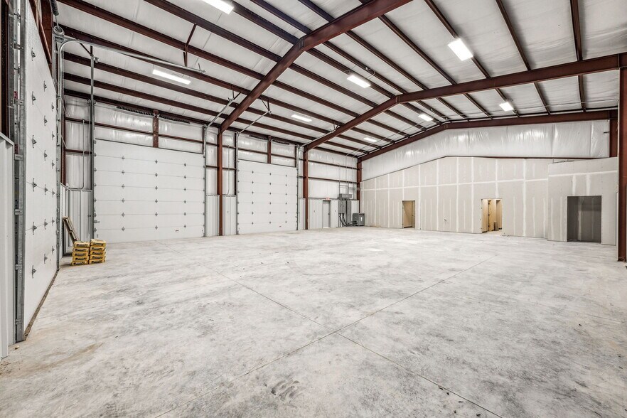 More Photos Of 12113 Jordy Rd, Midland Warehouse For Lease