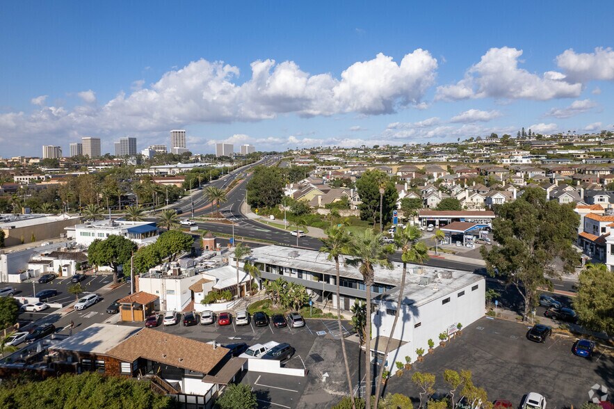 More Photos Of 2515 E Coast Hwy, Corona del Mar Storefront Retail Office For Lease