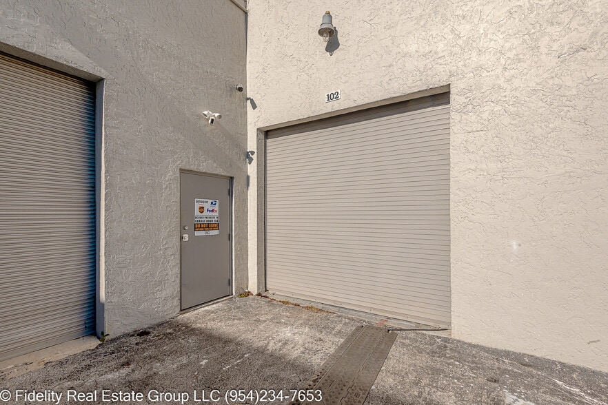 More Photos Of 3650 Coral Ridge Dr, Coral Springs Light Manufacturing For Sale