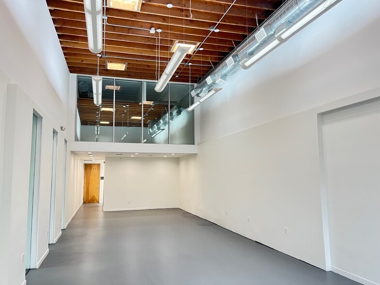 More Photos Of 1084-1088 S Fairfax Ave, Los Angeles Freestanding For Lease