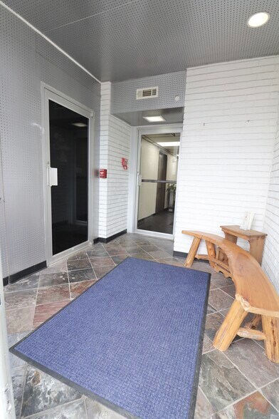 More Photos Of 2912 Lakeside Dr, Oklahoma City Office For Sale