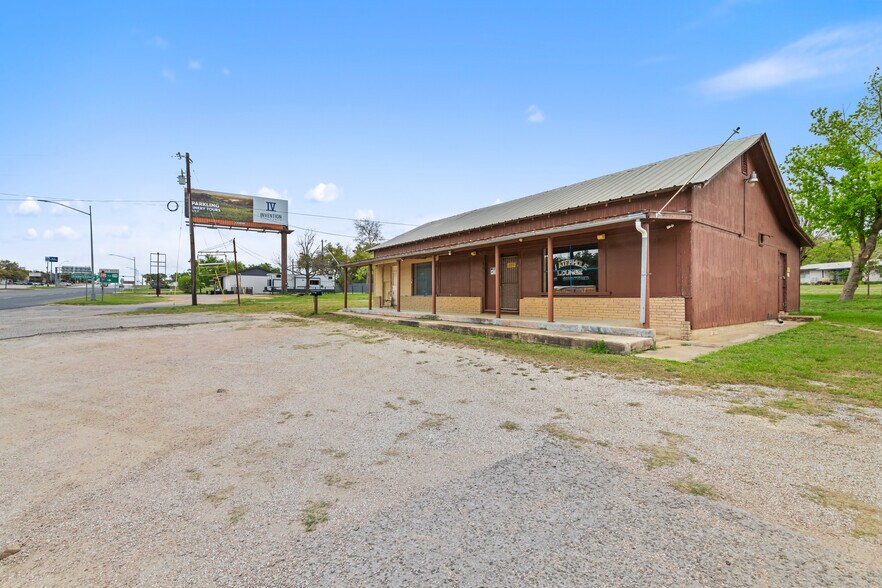 Primary Photo Of 201 N US Highway 281, Johnson City Flex For Sale