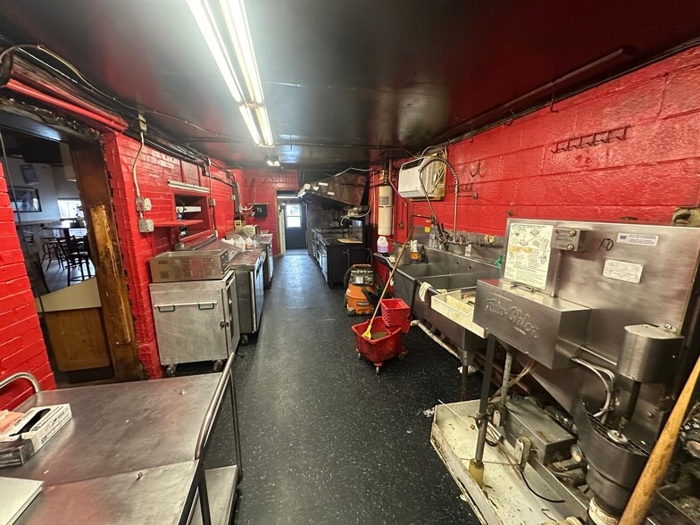 More Photos Of 2201 Hyde Park Blvd, Niagara Falls Restaurant For Sale