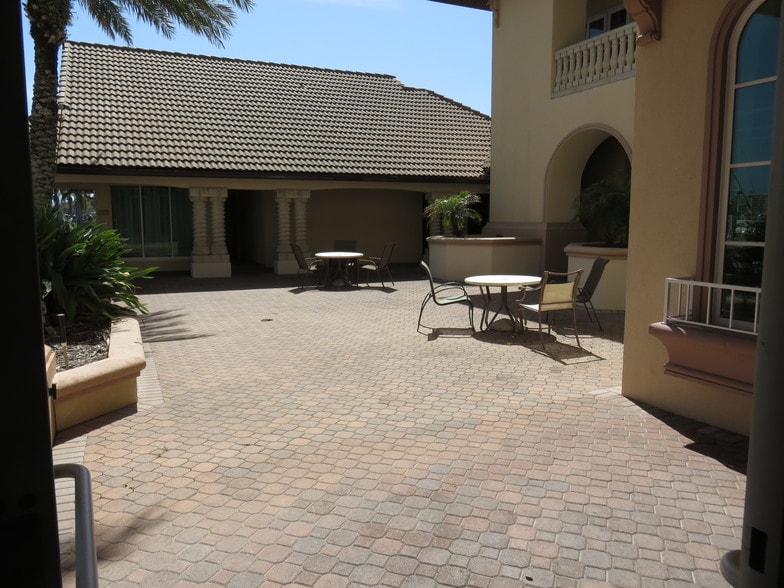 More Photos Of 861 Ballough Rd, Daytona Beach Restaurant For Lease