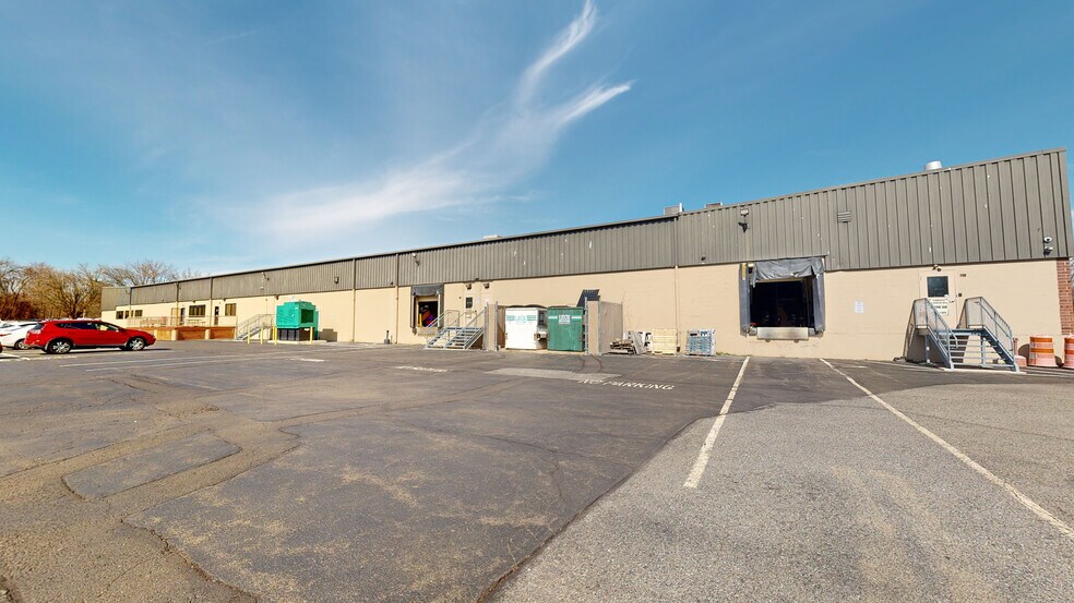 More Photos Of 2021 Cabot Blvd W, Langhorne Warehouse For Lease
