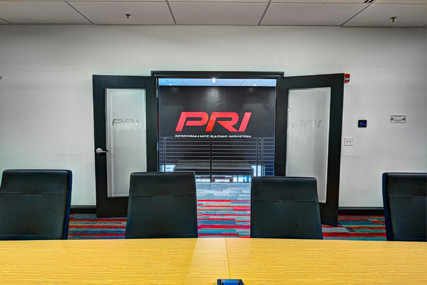 More Photos Of 1255 Main St, Indianapolis Service For Lease