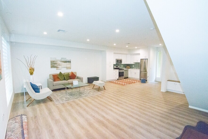 More Photos Of 2006 S Corning St, Los Angeles Apartments For Sale