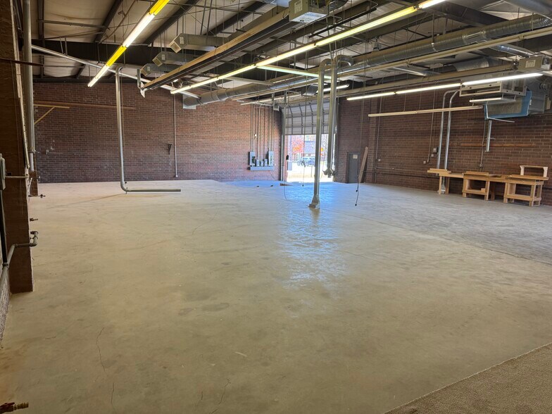 More Photos Of 133 W Russell Ave, High Point Warehouse For Lease