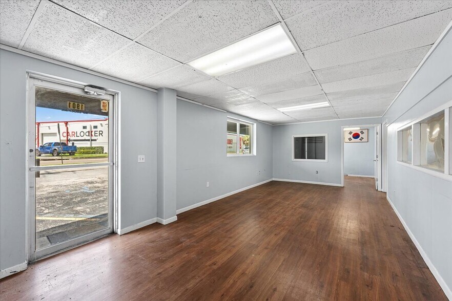 More Photos Of 1901 13th Ave N, Saint Petersburg Distribution For Lease