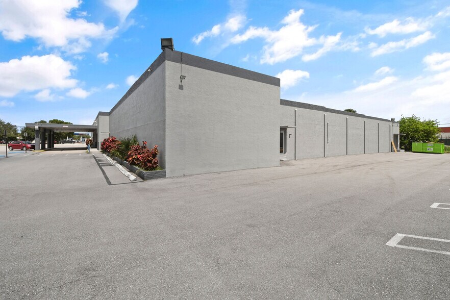 More Photos Of 2500 N Florida Mango Rd, West Palm Beach Freestanding For Sale