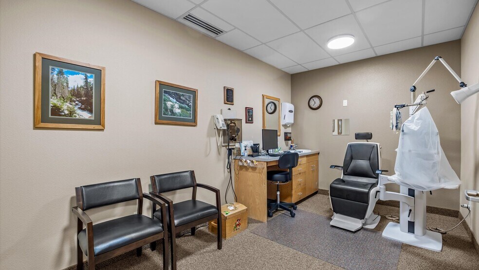 More Photos Of 2737 Crossroads Blvd, Grand Junction Office For Sale