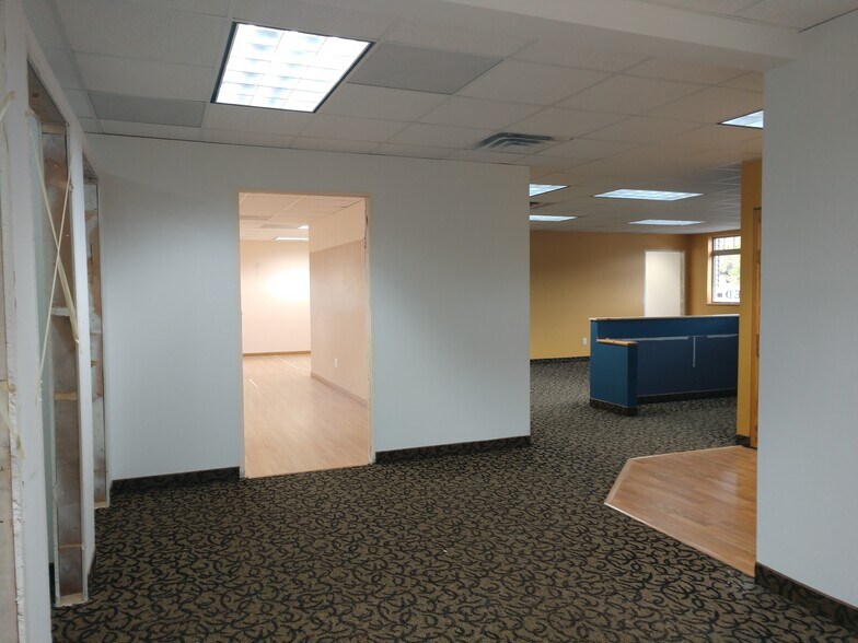 More Photos Of 621 N Benton Dr, Sauk Rapids Office For Lease