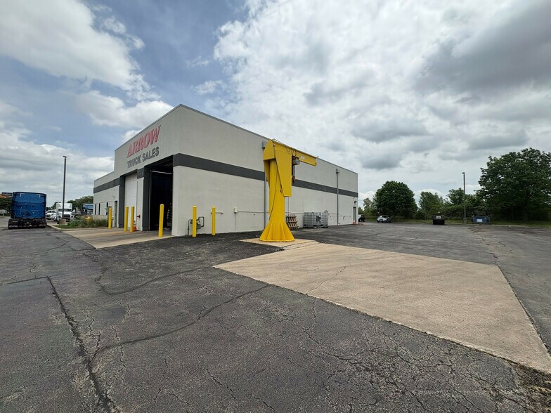 More Photos Of 241 W South Frontage Rd, Bolingbrook Mixed Retail For Sale