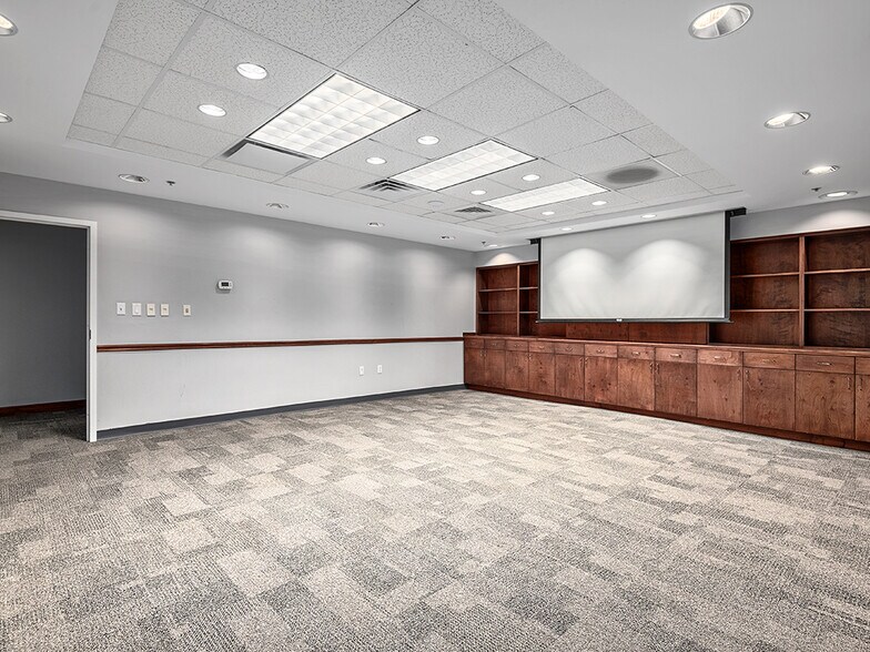 More Photos Of 4-18 Biltmore Ave, Asheville Office For Lease