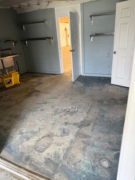 More Photos Of 490 E Church St, Lewisburg Warehouse For Lease
