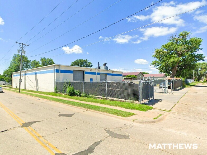 More Photos Of 1704 W 2nd St, Davenport Industrial For Sale