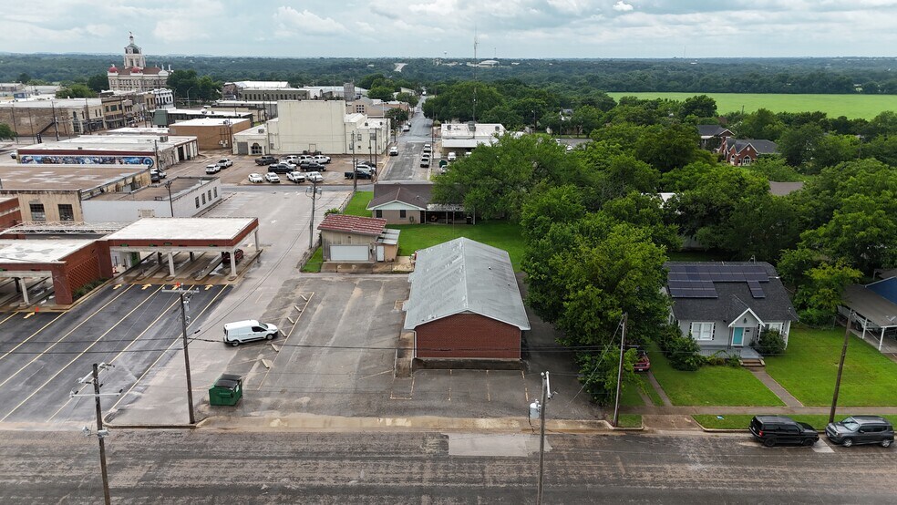 More Photos Of 113 N 10th St, Gatesville Freestanding For Sale