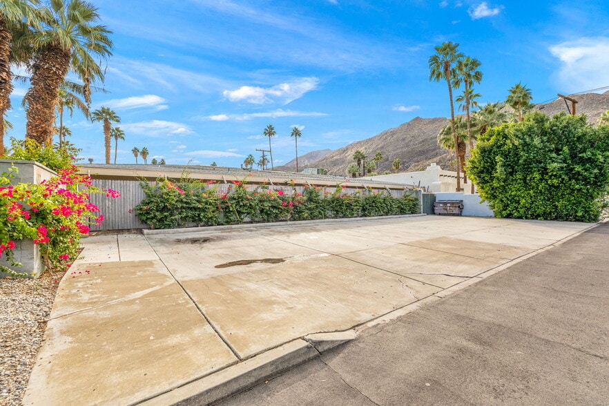 More Photos Of 1425 S Via Soledad, Palm Springs Apartments For Sale