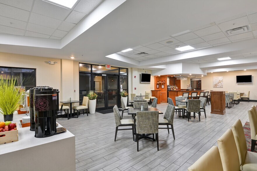 More Photos Of 10 Gateway Dr, Hattiesburg Hotel For Sale