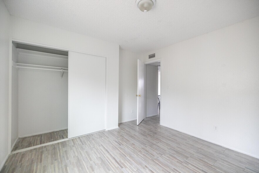 More Photos Of 5820 W Claremont St, Glendale Apartments For Sale