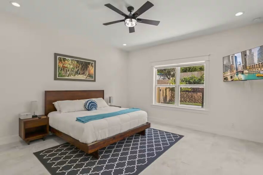 More Photos Of 1960 NE Dixie Hwy, Jensen Beach Apartments For Sale