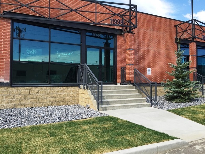 More Photos Of 10939 120th St NW, Edmonton General Retail For Lease