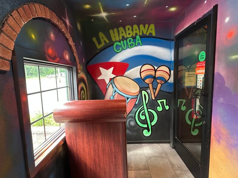 More Photos Of 3055 Route 23, Oak Ridge Restaurant For Lease