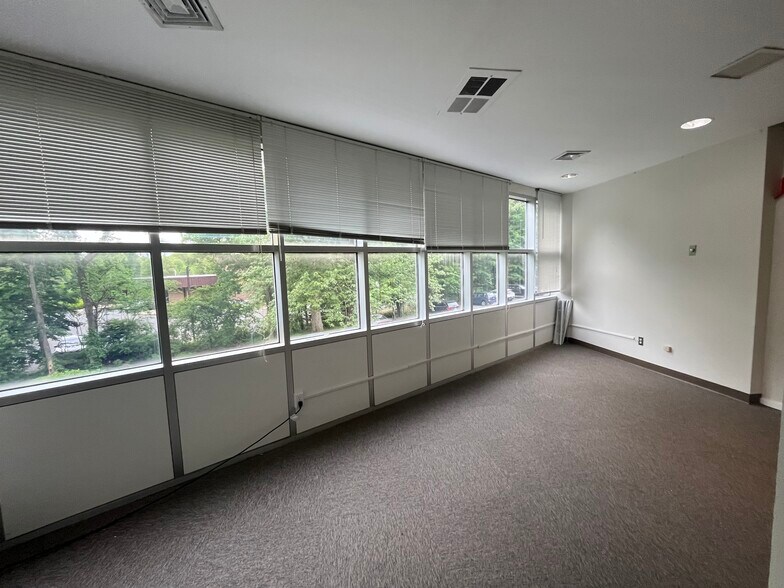 More Photos Of 11 Talcott Notch Rd, Farmington Office For Lease