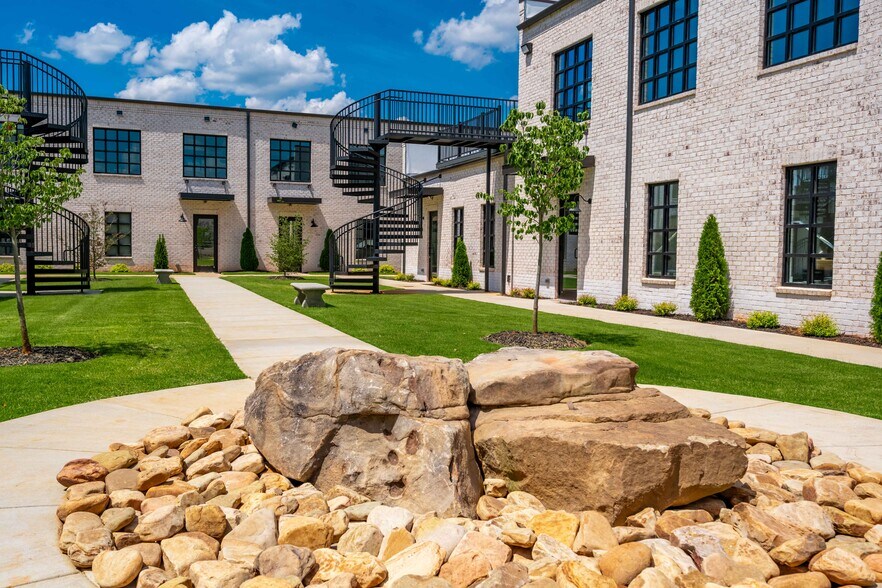 More Photos Of 1740 Grassland Pky, Alpharetta Unknown For Lease