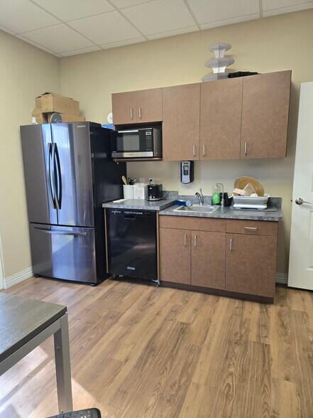 More Photos Of 13555 Automobile Blvd, Clearwater Medical For Lease