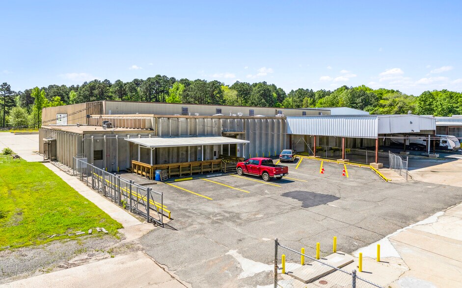 More Photos Of 6900 Woolworth Rd, Shreveport Warehouse For Lease