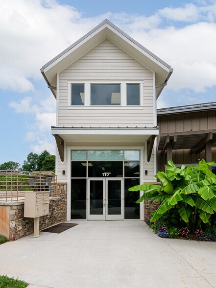 More Photos Of 559 Long Shoals Rd, Arden Medical For Lease