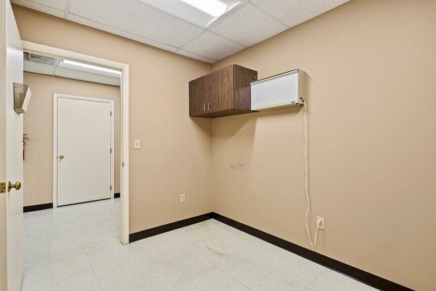 More Photos Of 505-601 Jermor Ln, Westminster Unknown For Lease