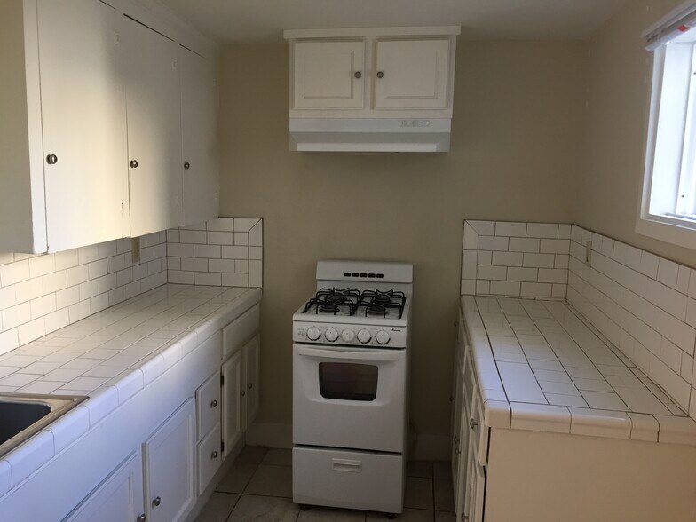 More Photos Of 2016-2020 E Main St, Ventura Storefront Retail Office For Sale