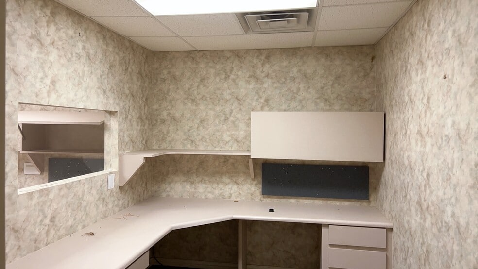 More Photos Of 12373 Scarsdale Blvd, Houston Unknown For Lease