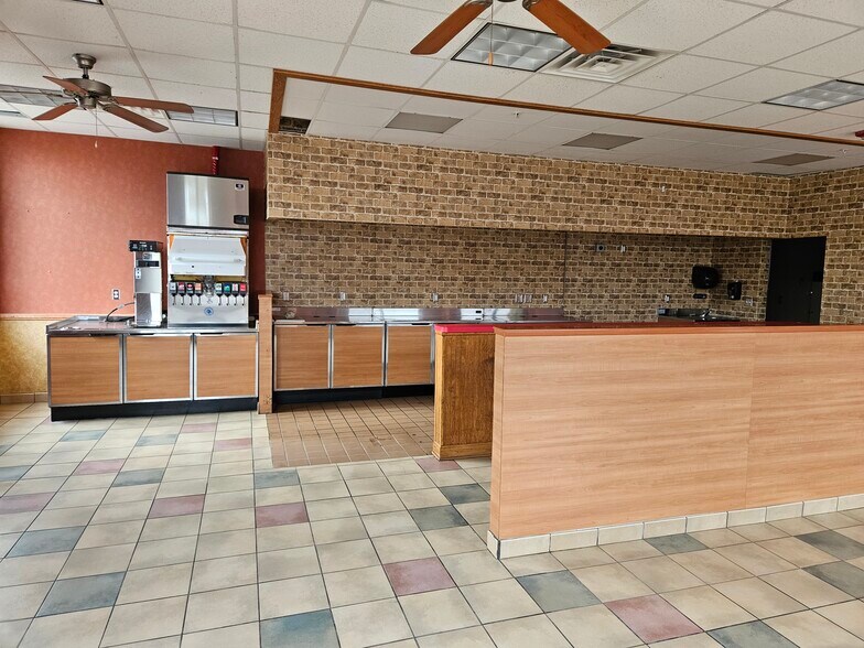 More Photos Of 1629 E Michigan Ave, Lansing Apartments For Lease