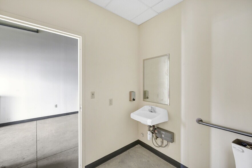 More Photos Of 9342 SE Loop 410, San Antonio Refrigeration Cold Storage For Lease