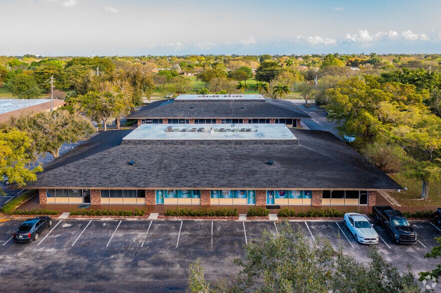 More Photos Of 7330-7350 NW 5th St, Plantation Medical For Lease