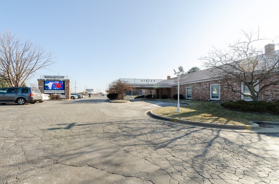 More Photos Of 3100 45th St, Highland Medical For Lease