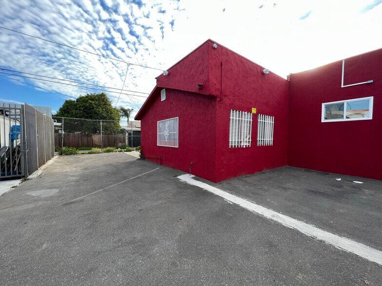 More Photos Of 1418 E Pacific Coast Hwy, Wilmington Office For Lease