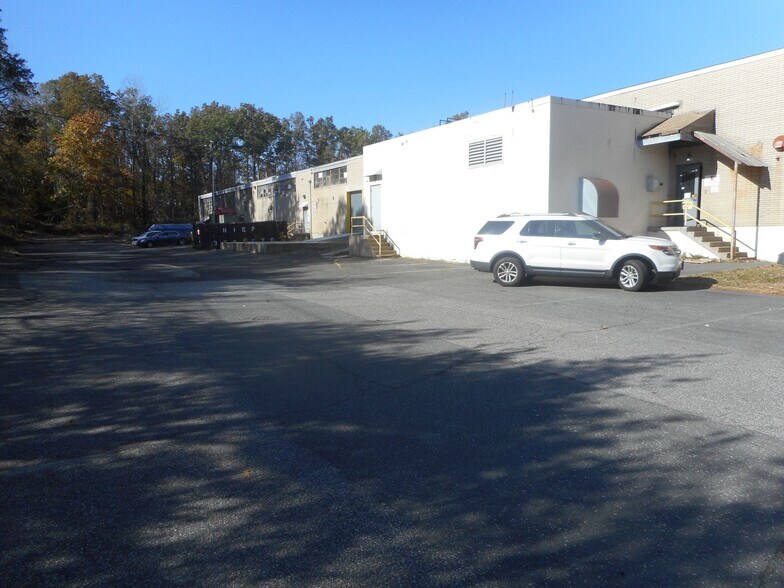More Photos Of 524 Route 303, Orangeburg Manufacturing For Sale