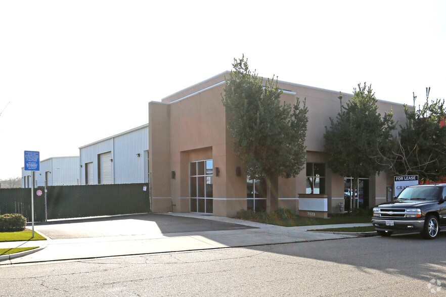 Primary Photo Of 7123 W Pershing Ct, Visalia Warehouse For Lease