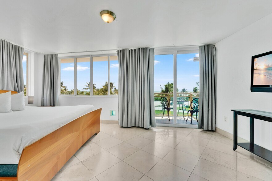 More Photos Of 524 Ocean Dr, Miami Beach Hotel For Sale