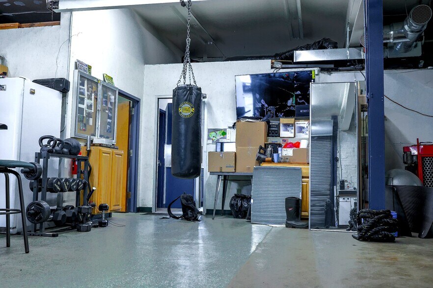 More Photos Of 231 E 1st Ave, Roselle Manufacturing For Lease