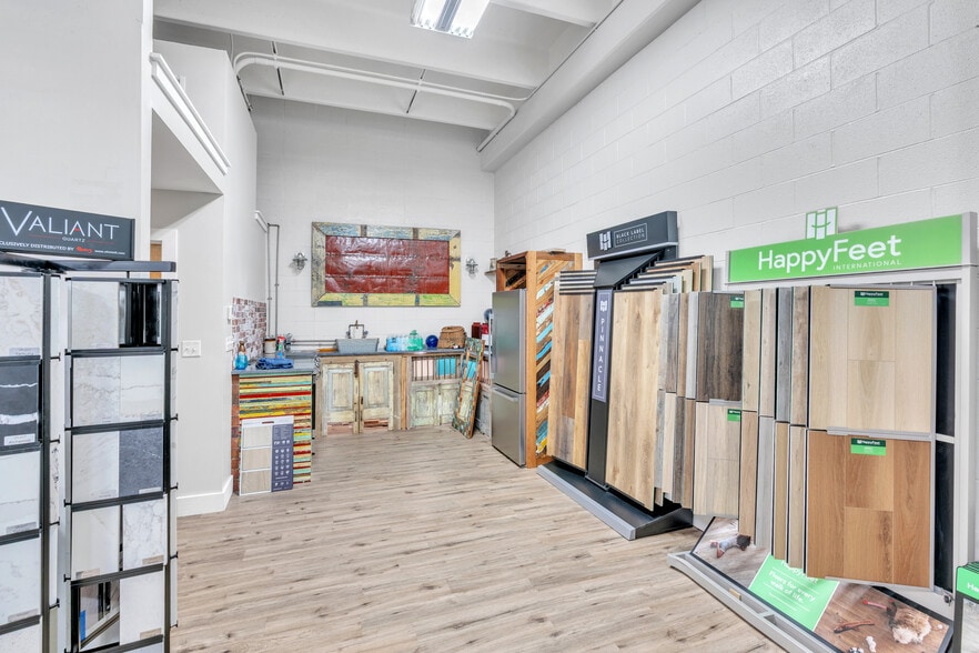 More Photos Of 518 W North 1st St, Seneca Storefront Retail Office For Sale