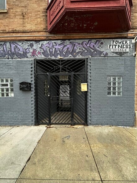 More Photos Of 10903 S Michigan Ave, Chicago Apartments For Lease