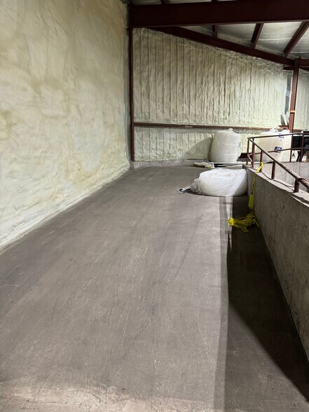 More Photos Of 526 N Commercial St, Neenah Warehouse For Lease
