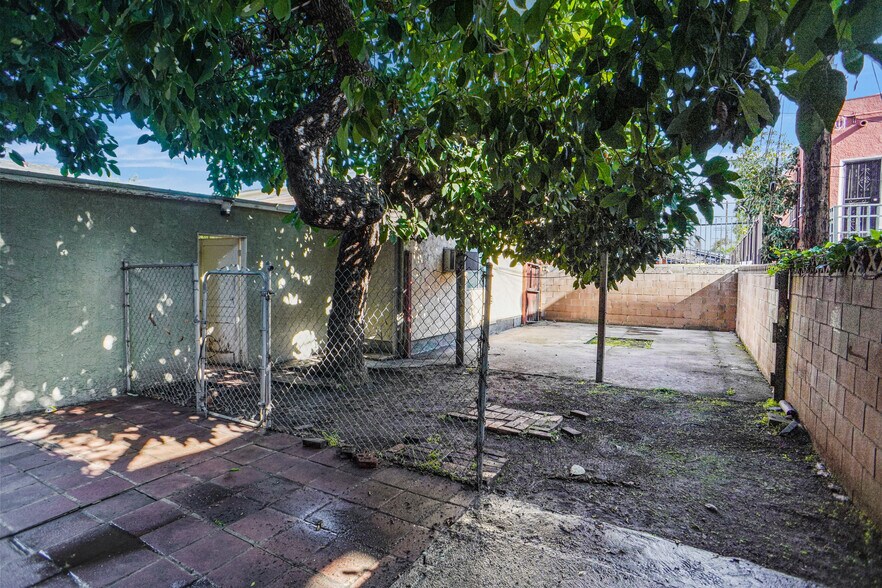 More Photos Of 5552 Barton Ave, Los Angeles Land For Sale