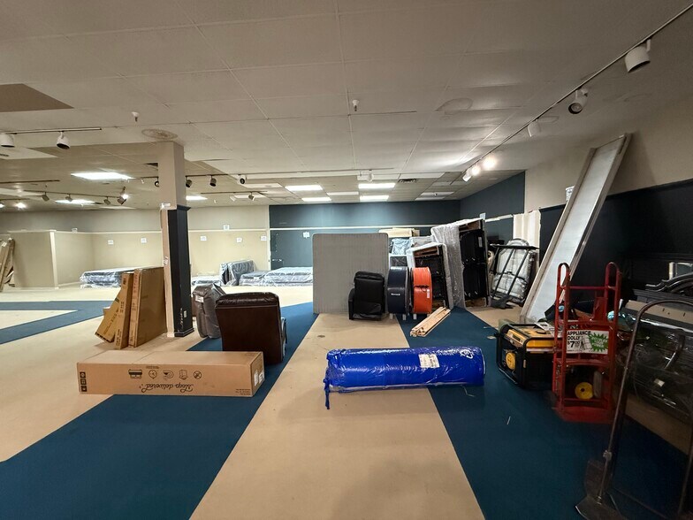 More Photos Of 3910 W Camp Wisdom Rd, Dallas Storefront For Sale