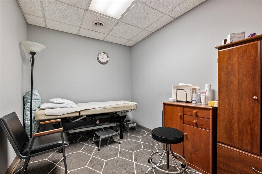 More Photos Of 18 Sportsman Dr, Clarion Medical For Lease